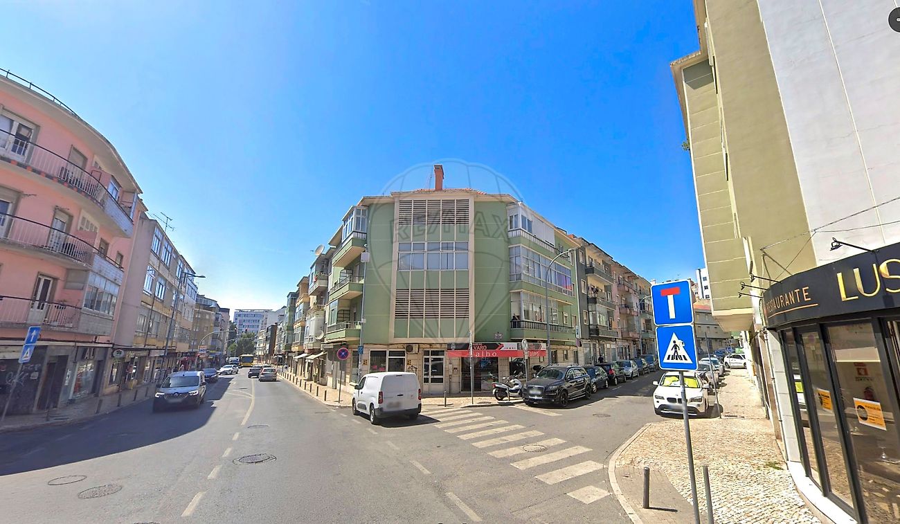 Apartamento T2 à venda em Amadora