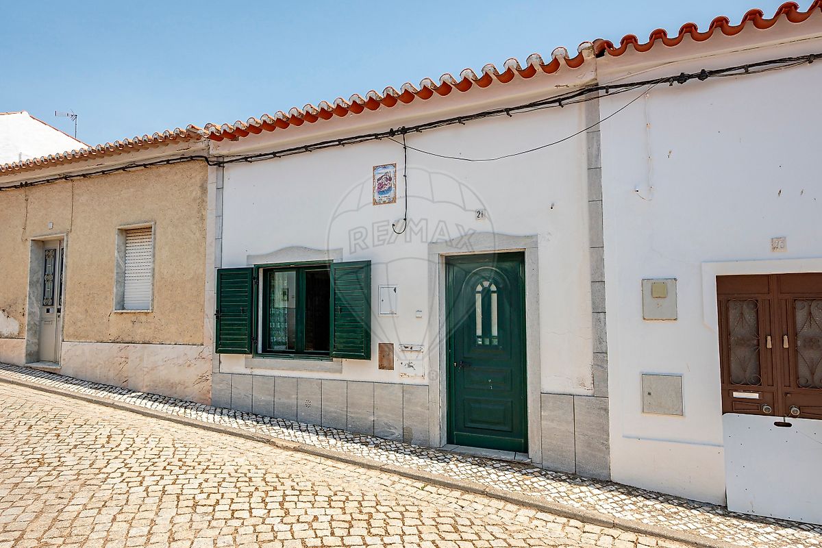 Moradia - Safara e Santo Aleixo da Restauração, Moura, Beja
