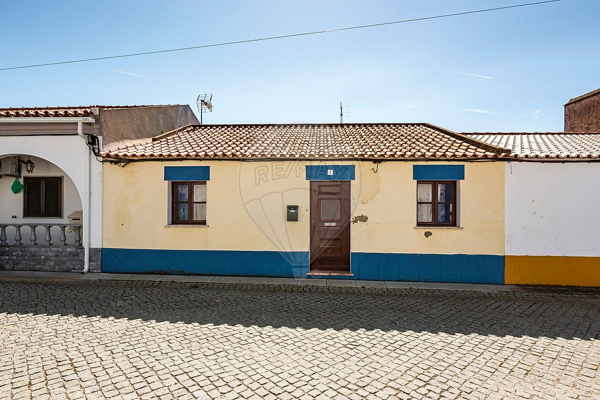 Moradia - São Bartolomeu do Outeiro e Oriola, Portel, Évora