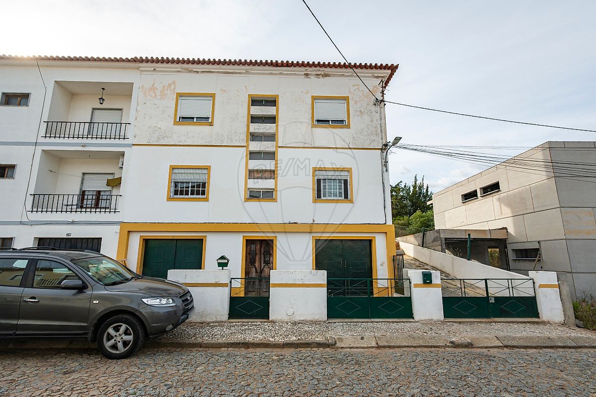 Moradia - Nossa Senhora da Vila, Nossa Senhora do Bispo e Silveiras, Montemor-o-Novo, Évora