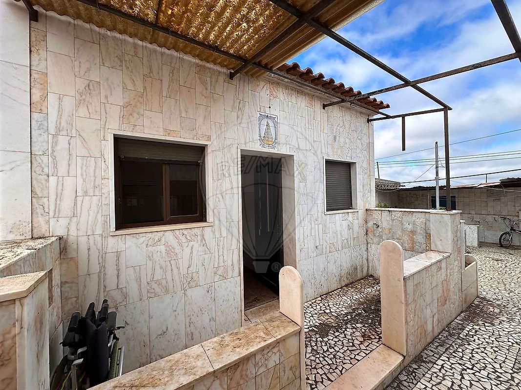Moradia T2 à venda em Vila Viçosa