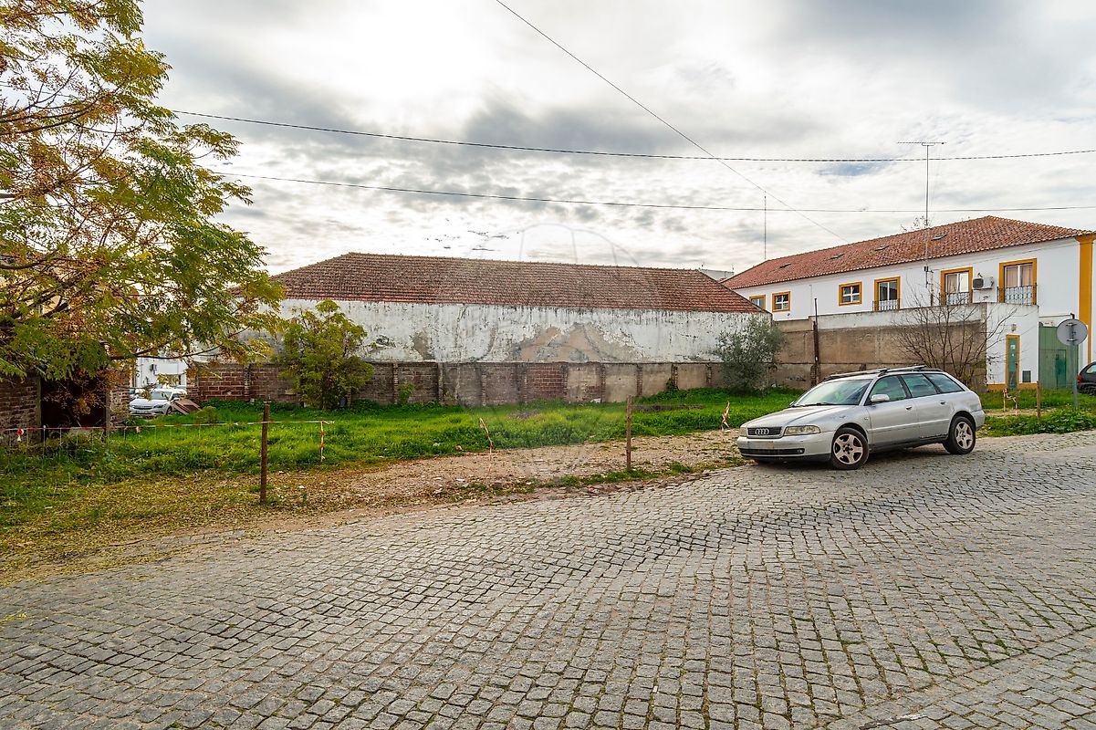 Terreno à venda em Évora