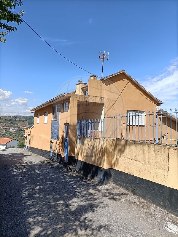 Moradia T5 para venda