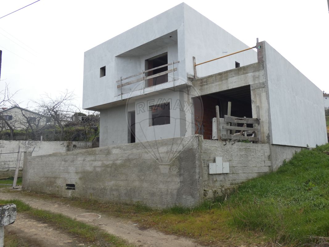 Moradia T4 para venda