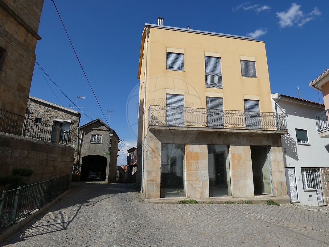 Prédio à venda em Armamar