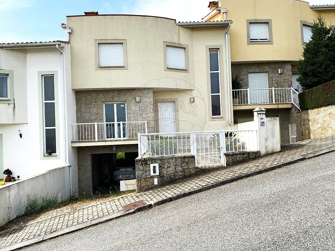 Moradia T4 para venda