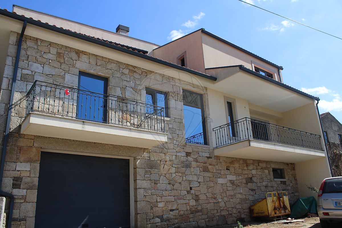 Moradia T4 para venda