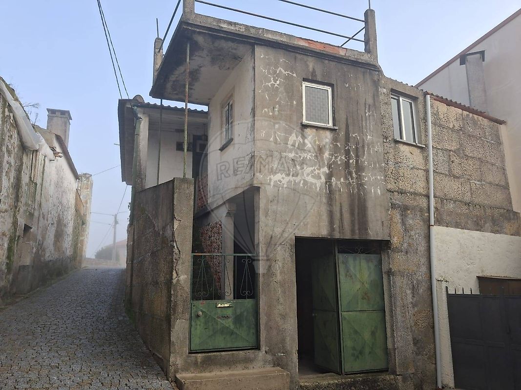 Moradia - Aricera e Goujoim, Armamar, Viseu