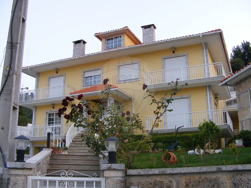 Moradia T11 à venda em Lamego