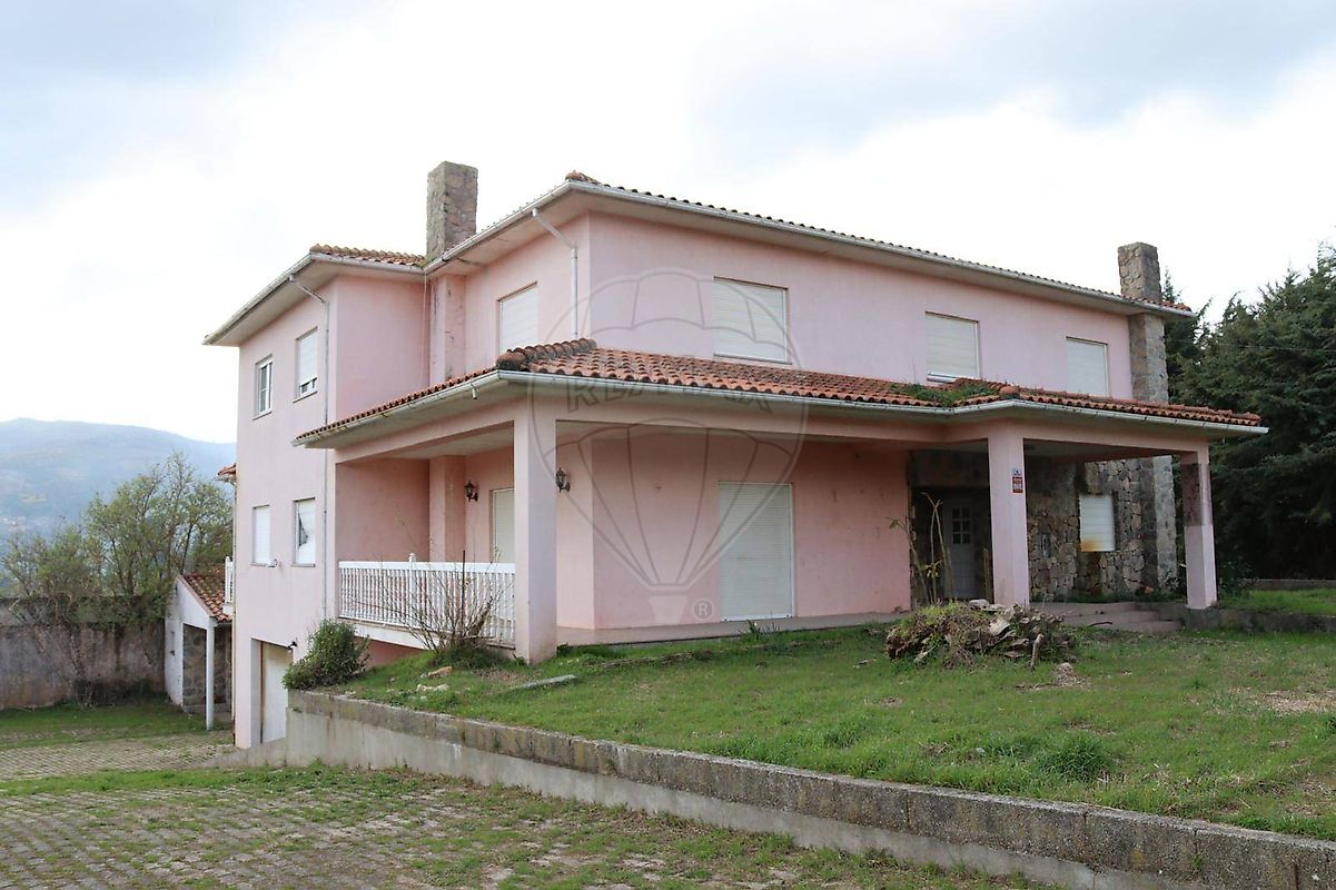 Moradia T7 à venda em Lamego