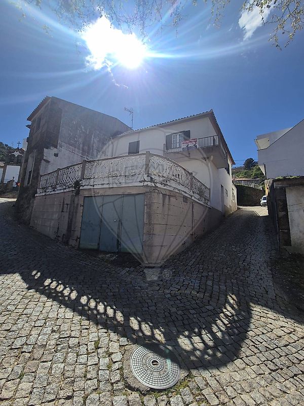 Moradia T3 à venda em São João da Pesqueira