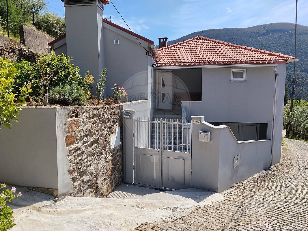 Moradia - Teixeira e Teixeiró, Baião, Porto