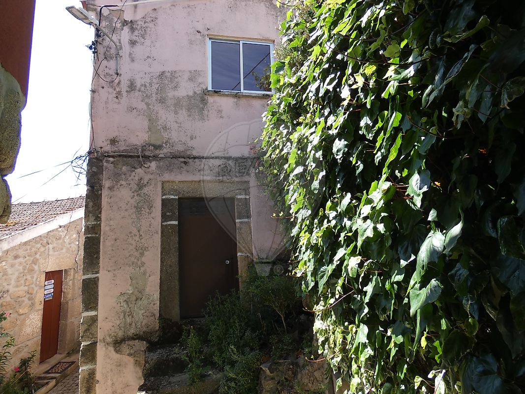 Moradia - Gouviães e Ucanha, Tarouca, Viseu