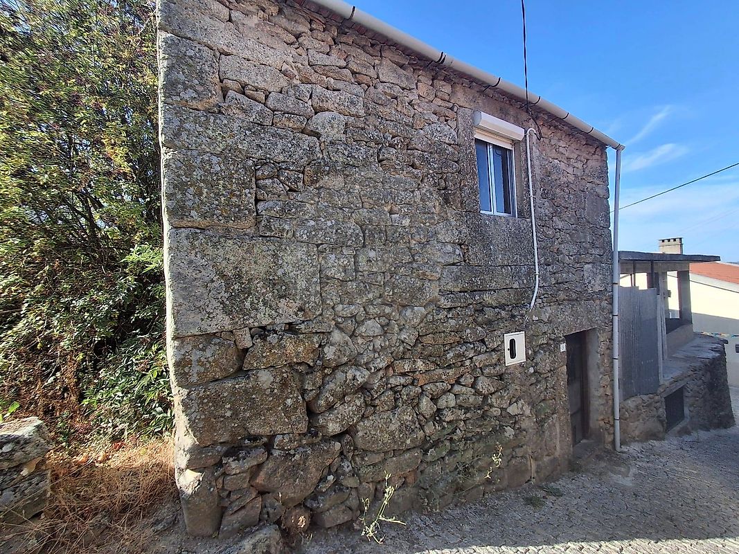 Moradia - Aricera e Goujoim, Armamar, Viseu
