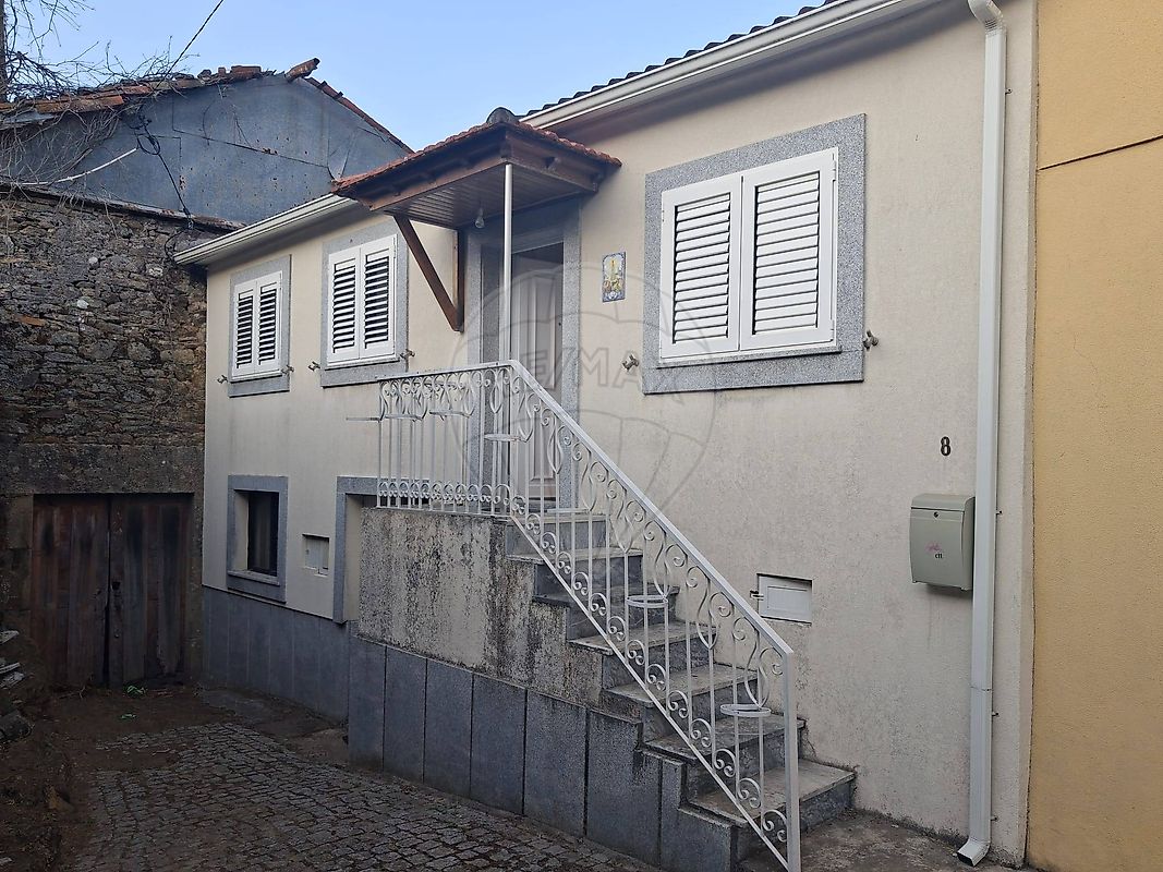 Apartamento T3 à venda em Armamar