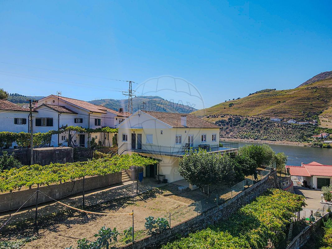 Apartamento T4 à venda em Armamar