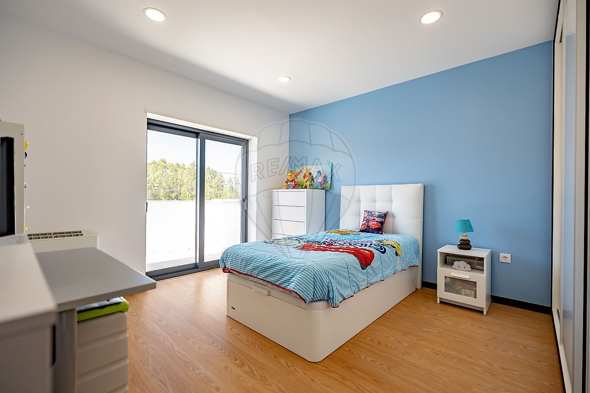 listing 124821012-202 picture-0