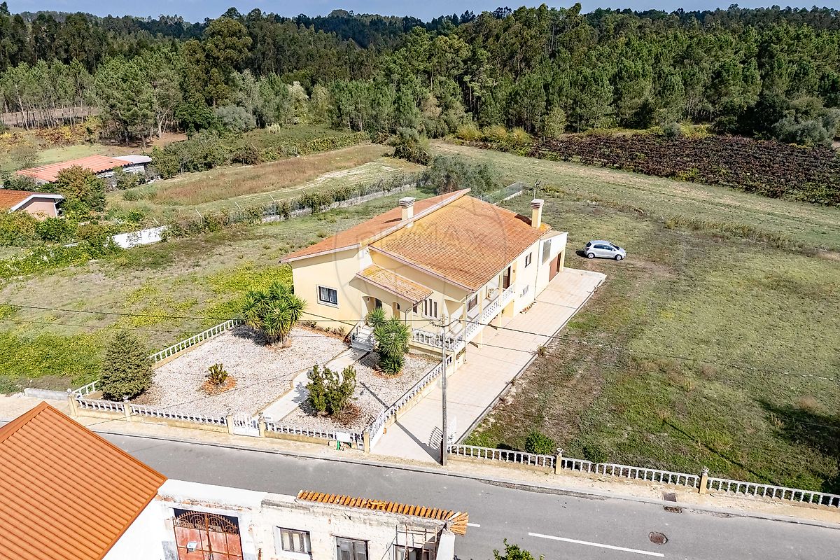 Moradia T3 à venda em Covões e Camarneira, €325.000