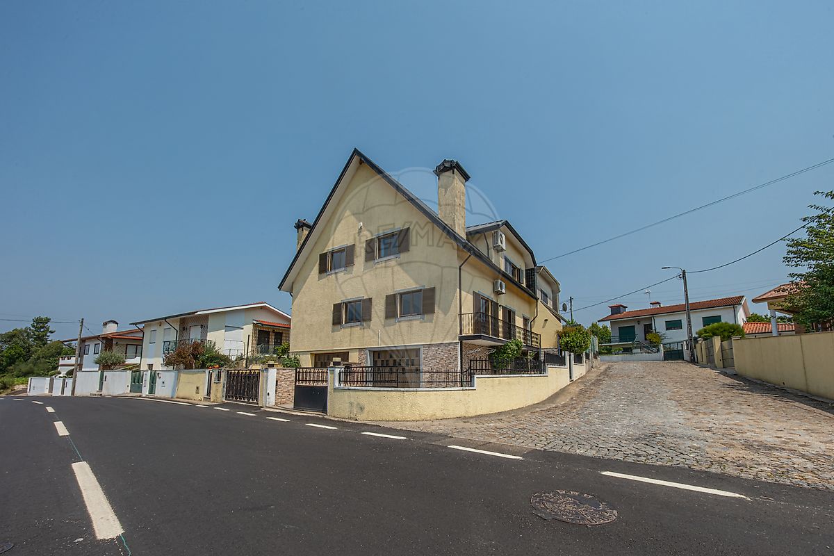 Apartamento T4 à venda em Trofa