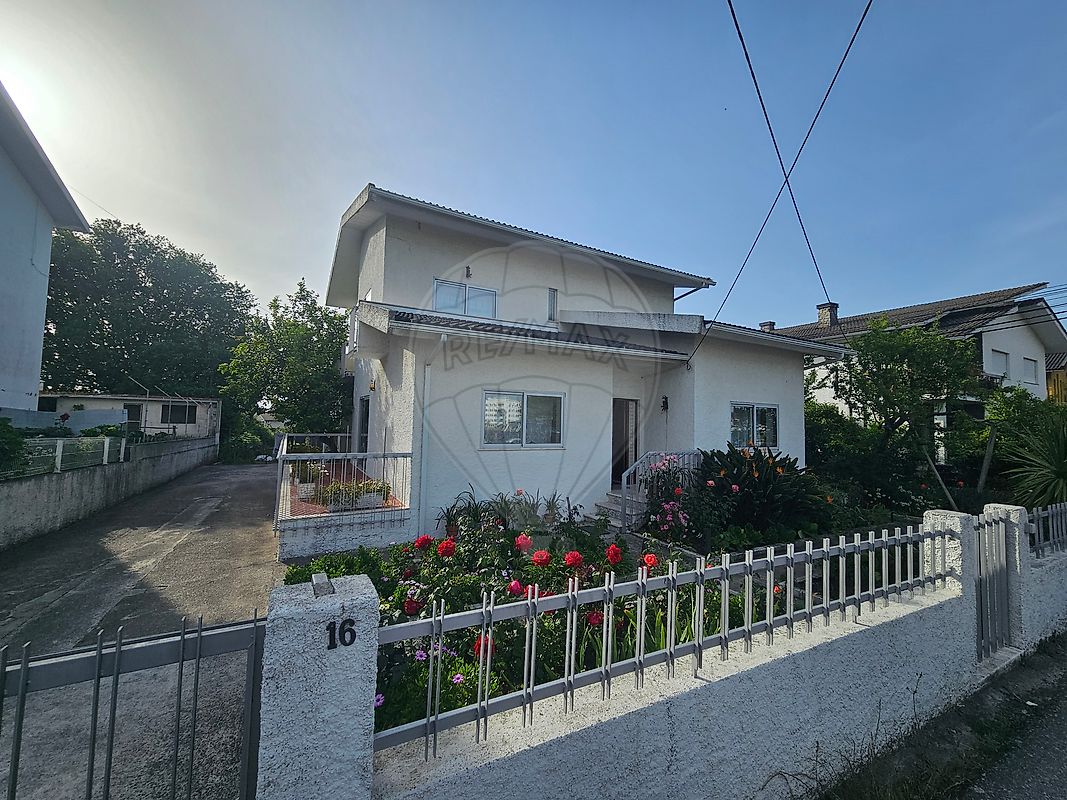 Moradia - Repeses e São Salvador, Viseu, Viseu
