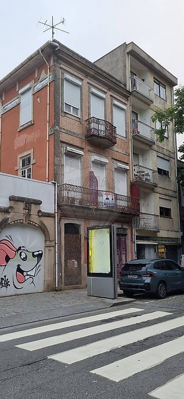 Prédio T4 à venda em Porto