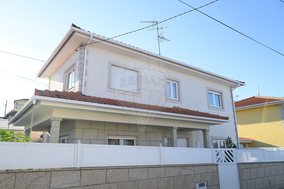 Moradia - Santa Cruz/Trindade e Sanjurge, Chaves, Vila Real