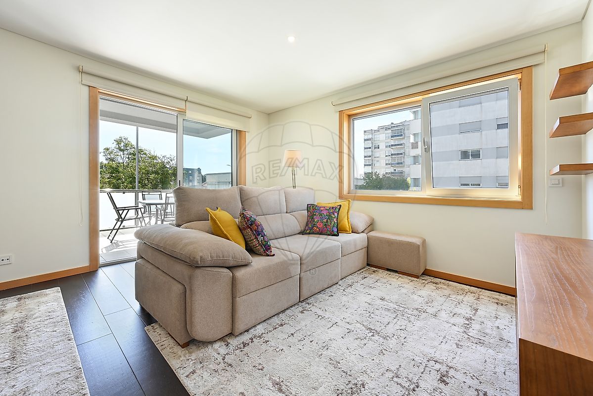 Apartamento T2 para arrendar em Porto
