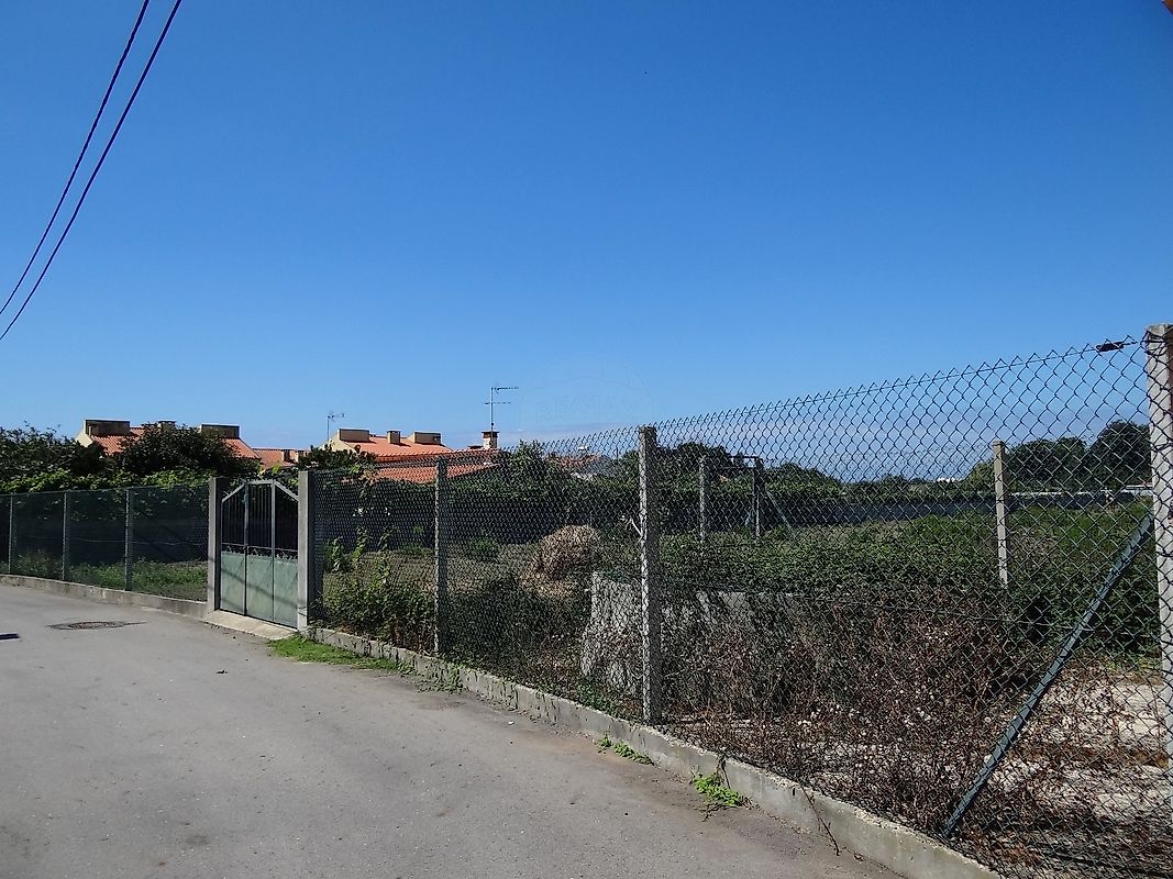 Land for sale in Espinho, Portugal — €247,000
