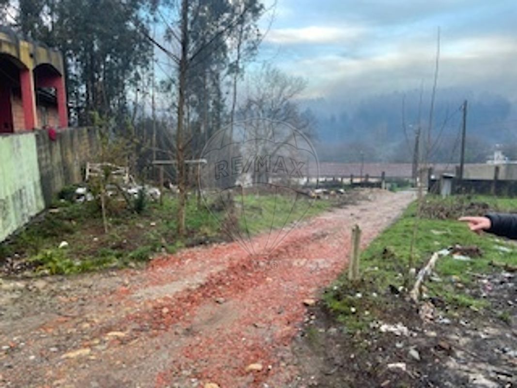 Terreno à venda em Santa Maria da Feira