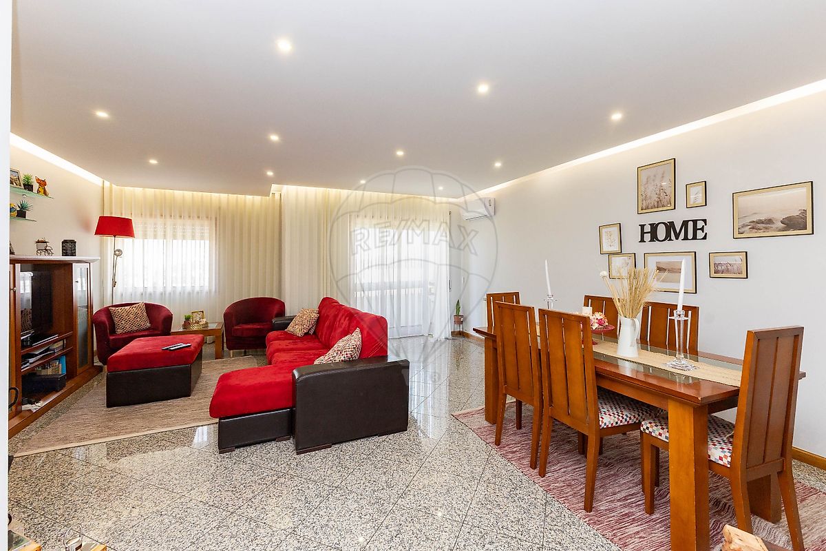 Apartamento T4 à venda em Santa Maria da Feira