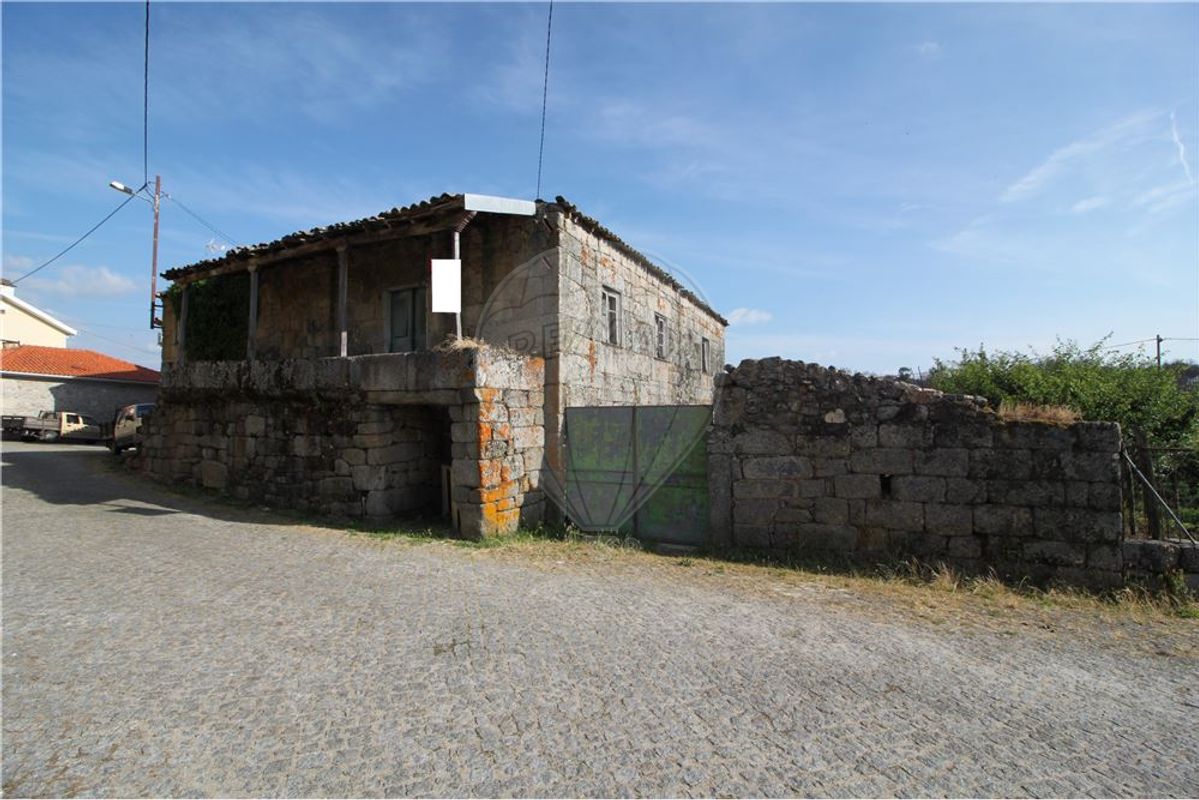 Moradia para reconstrução em Travancinha