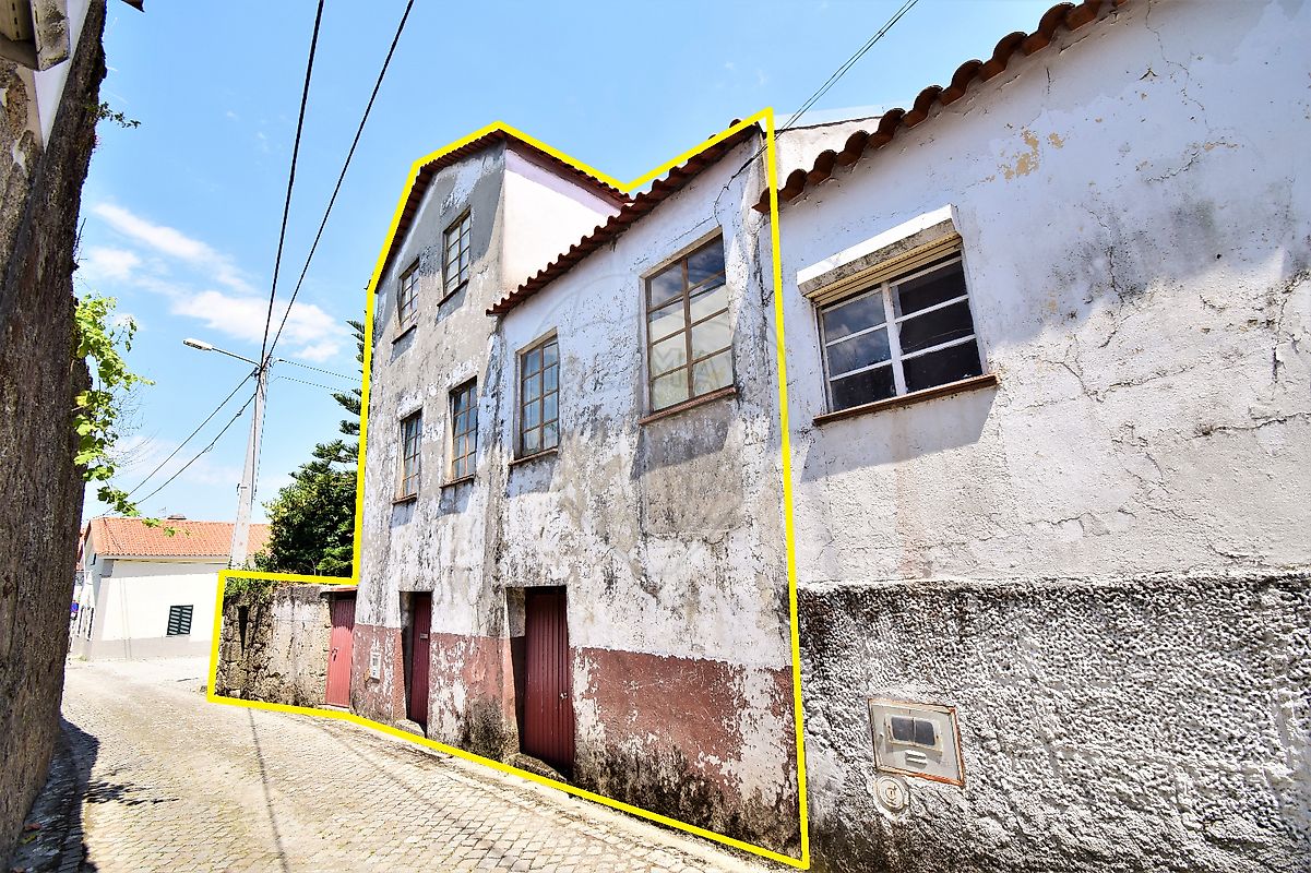 Moradia T4 à venda em Oliveira do Hospital