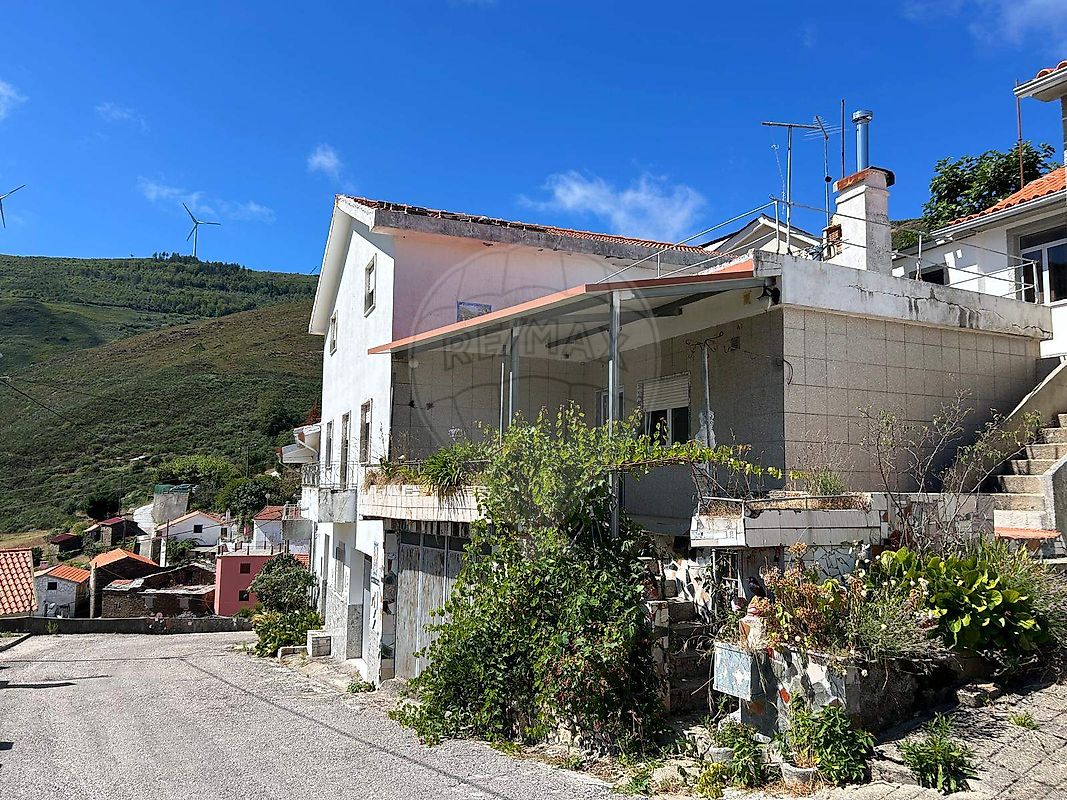 Moradia - Cerdeira e Moura da Serra, Arganil, Coimbra
