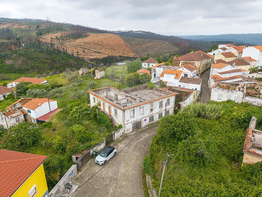 Moradia - Vila Cova de Alva e Anceriz, Arganil, Coimbra
