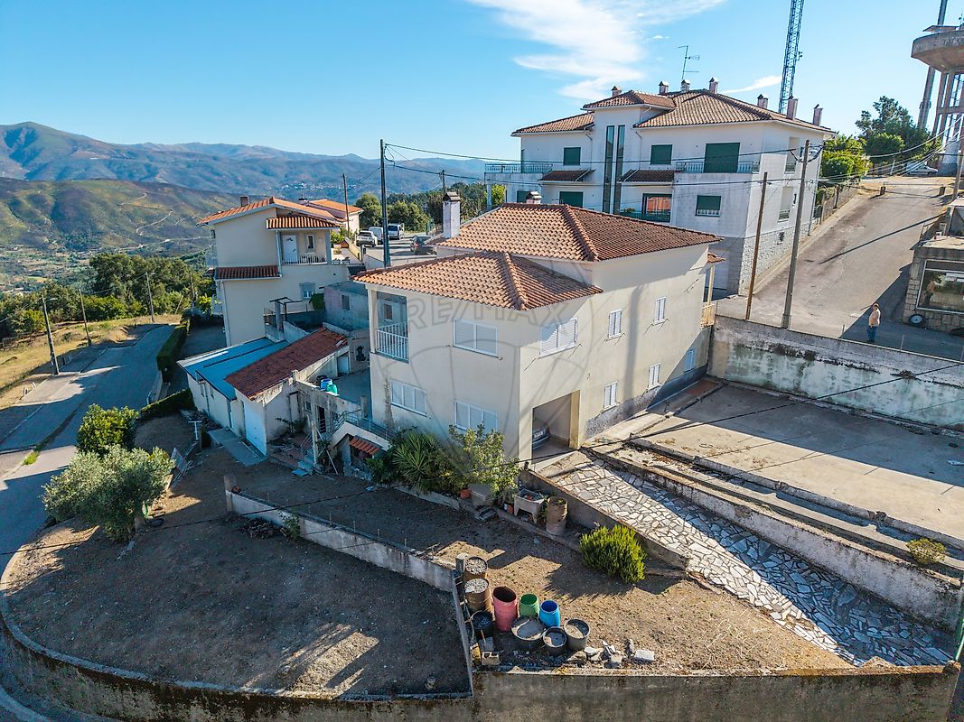 Moradia T4 à venda em Oliveira do Hospital e São Paio de Gramaços, Oliveira do Hospital — foto 9
