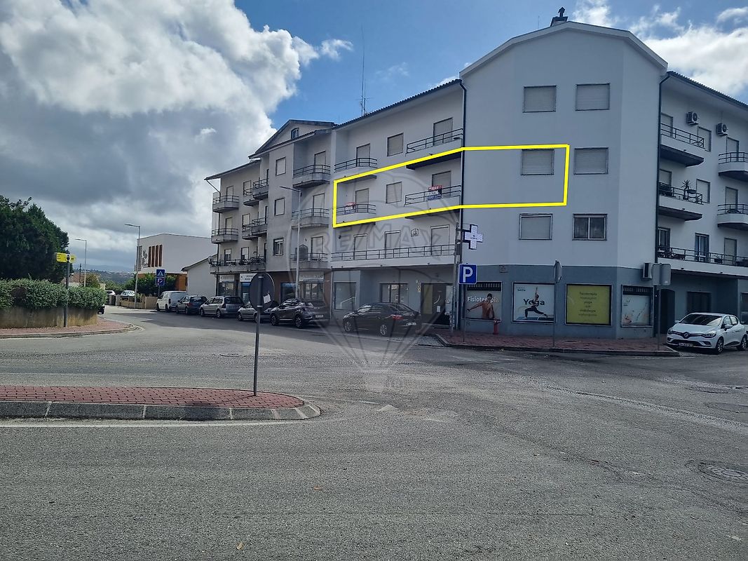 Apartamento T3 à venda em Oliveira do Hospital
