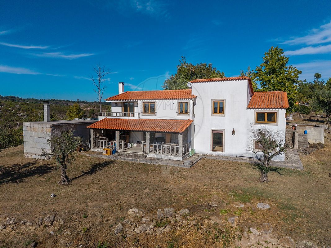 Apartamento T4 à venda em Oliveira do Hospital