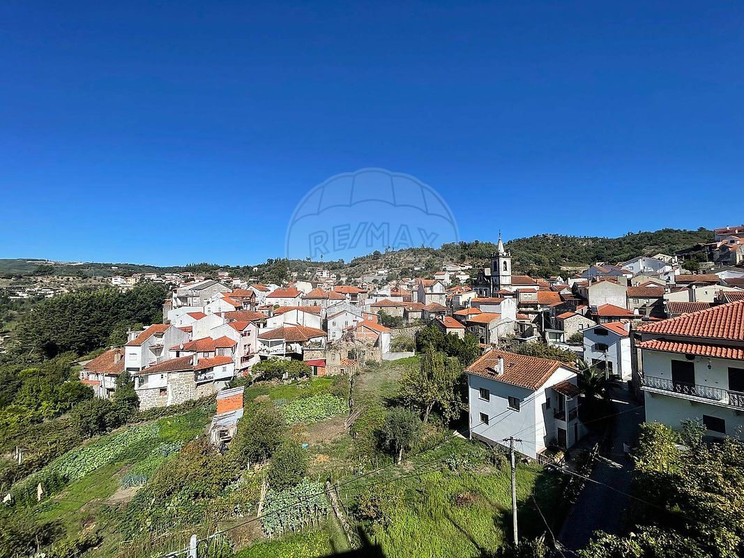 Moradia T4 à venda em São Gião, €37.500