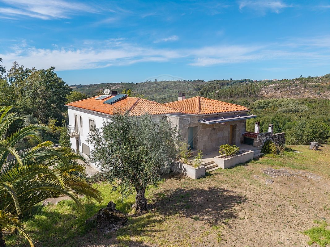 Apartamento T4 à venda em Oliveira do Hospital