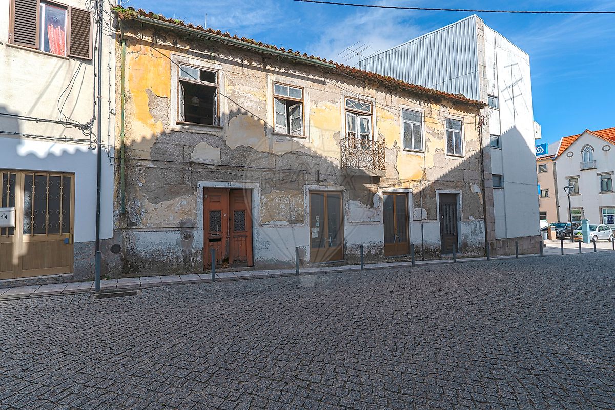Prédio à venda em Nelas