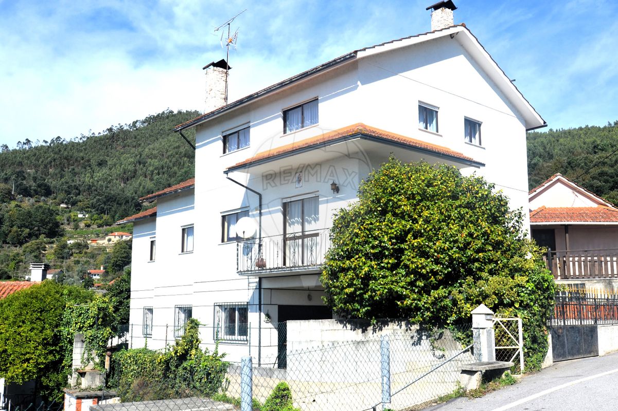 Moradia T4 para venda