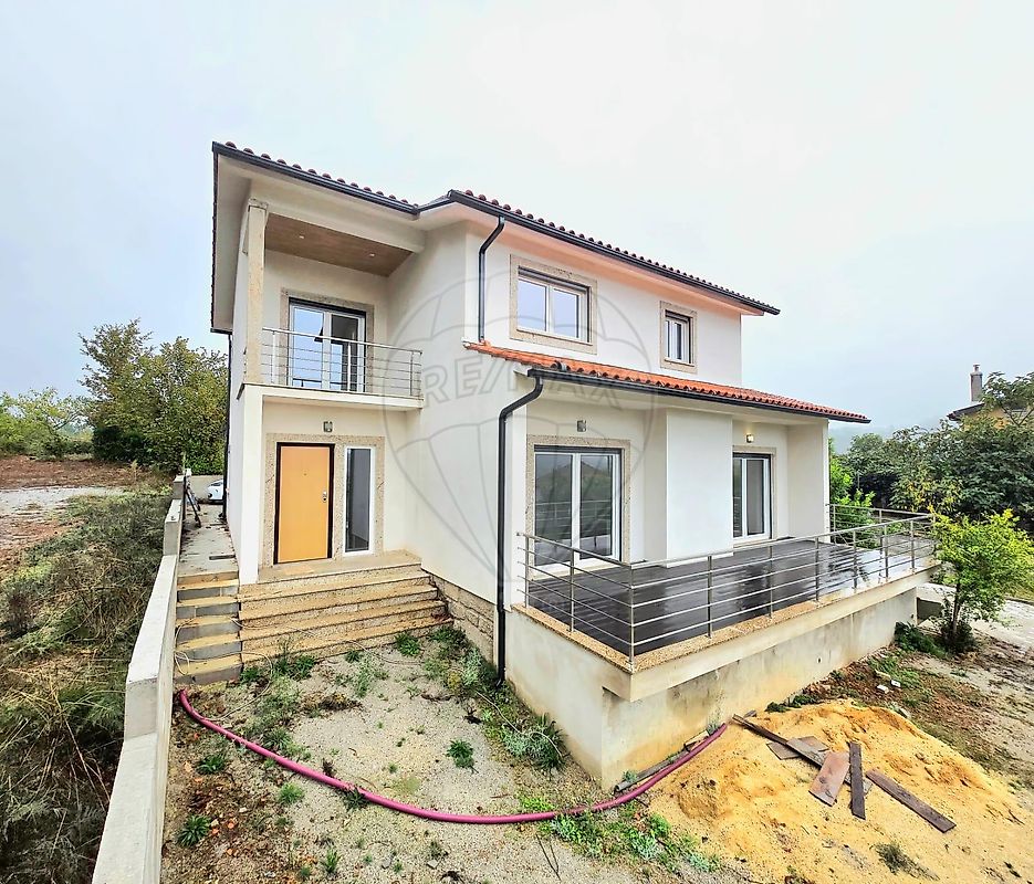 Moradia T4 para venda