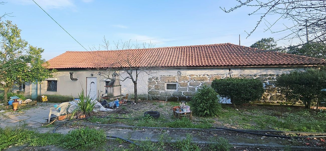 Moradia - Mouraz e Vila Nova da Rainha, Tondela, Viseu