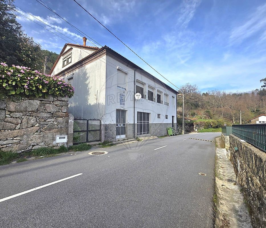 Moradia T5 à venda em Tondela