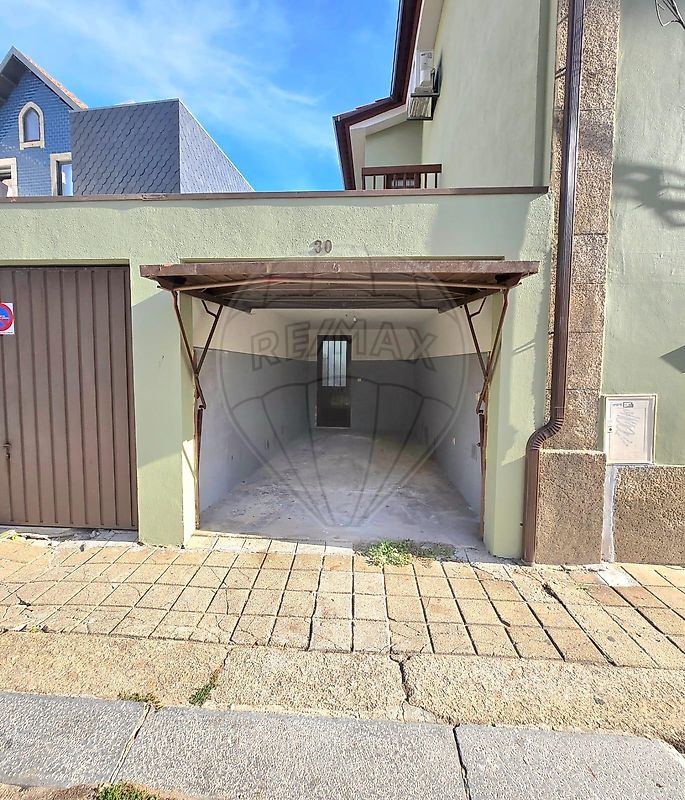 Garagem para arrendar em Porto
