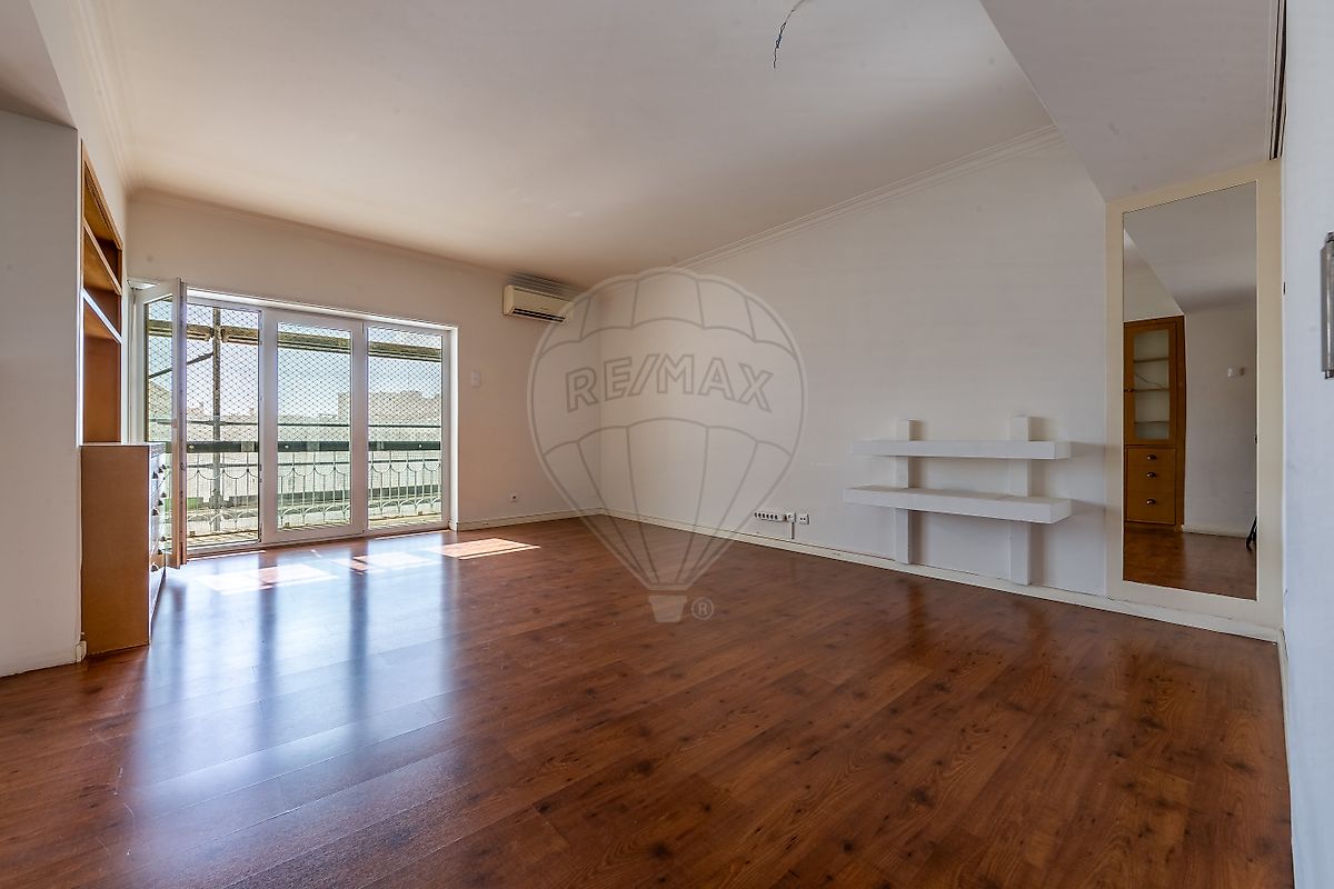 Apartamento T5 para arrendar em Oeiras