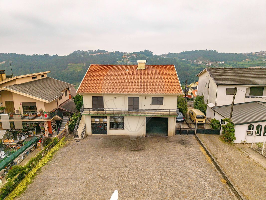 Moradia - Freixo de Cima e de Baixo, Amarante, Porto