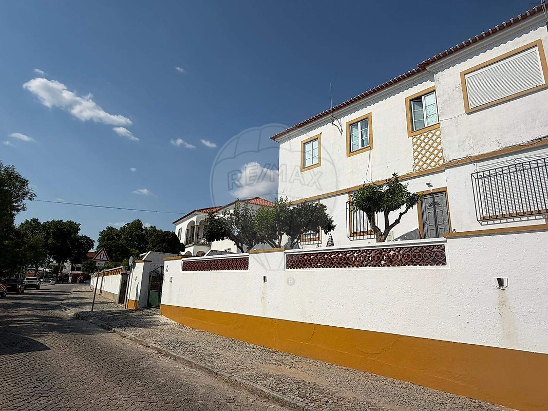 Moradia - Nossa Senhora da Vila, Nossa Senhora do Bispo e Silveiras, Montemor-o-Novo, Évora