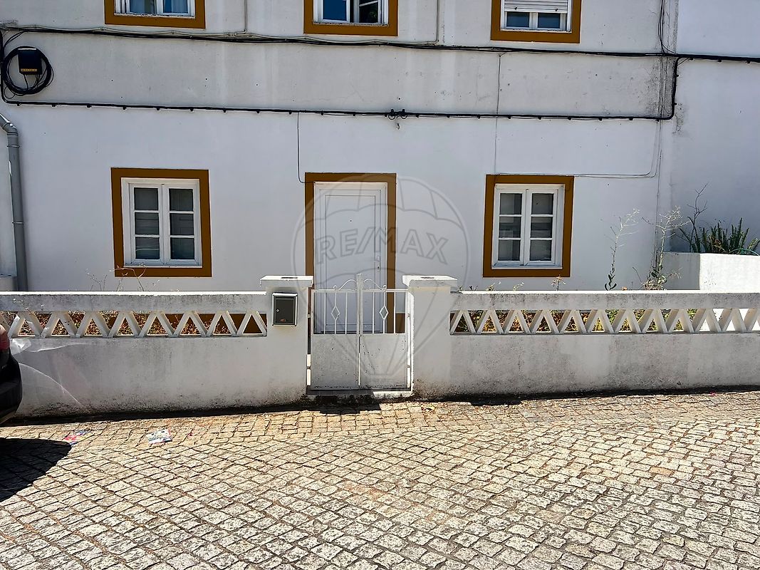 Moradia - Nossa Senhora da Vila, Nossa Senhora do Bispo e Silveiras, Montemor-o-Novo, Évora