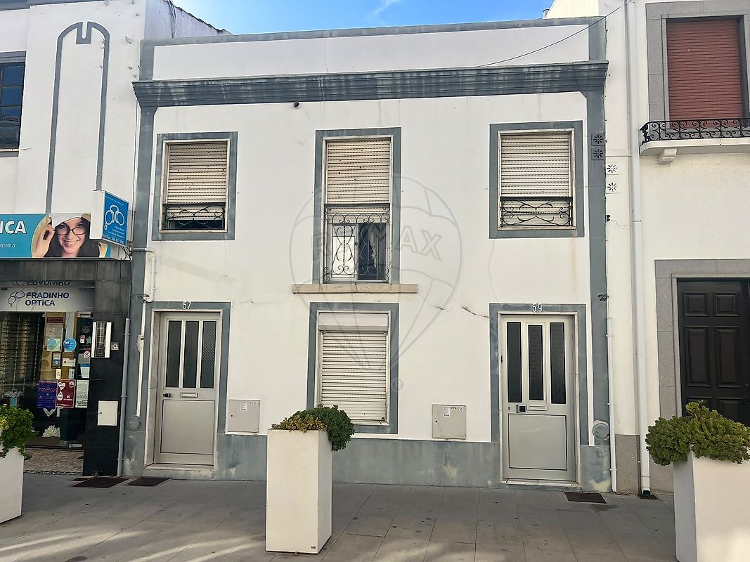 Moradia T3 em Nossa Senhora da Vila, Nossa Senhora do Bispo e Silveiras, €350.000